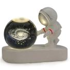 Luminária Led Cristal Mesa Criativo Enfeite Sala Decorativo Astronauta Esfera Abajur Escultura