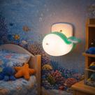 Luminária Noturna Baleia De LED Colorida Quarto Infantil Decoração 1W Bivolt Luz Suave Tomada Parede