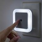 Luminária Noturna LED Luz Suave Sensor Automático Tomada Bivolt Parede Casa Quarto Corredor Banheiro
