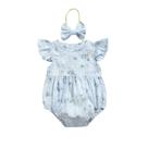 Macacão Bebê com Estampa Floral Azul e Amarelo - Gola Redonda, Manga Voadora e Faixa de Cabelo Macacão Bebê com Estampa Floral Azul e Amarelo - Gola Redonda, Manga Voadora e Faixa de Cabelo