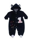 Macacão em Plush Bordado com Capuz Orelinha Masculino Macacão em Plush Bordado com Capuz Orelinha Masculino