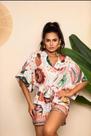 Macacão feminino estampado com mangas,curto, com elástico na cintura, vente P e M