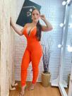 Macacão laranja, feminino, colado, detalhe nas costas, decote Macacão laranja, feminino, colado, detalhe nas costas, decote