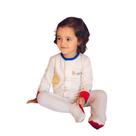 Macacão Magnético Off, detalhes vermelho e azul royal com letras e números nas mangas - 6 meses Macacão Magnético Off, detalhes vermelho e azul royal com letras e números nas mangas - 6 meses