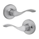 Maçaneta de porta Kwikset Balboa Interior Privacy com fechadura em cromo acetinado