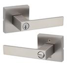Maçaneta de porta Kwikset Singapore com fechadura e chave em níquel acetinado