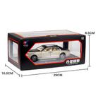 Mais um brinquedo de carro modelo Rolls-Royce Phantom