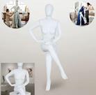 Manequim feminino (Pose sentada N.38/40) Mão na cintura na cor branco.