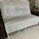 Manta Para Sofá em Tecido Jacquard Luxo Geométrico Branco e Prata 190x140cm Manta Para Sofá em Tecido Jacquard Luxo Geométrico Branco e Prata 190x140cm