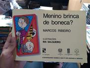 Menino brinca de boneca - 10 edição Menino brinca de boneca - 10 edição