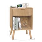 Mesa de cabeceira Fultyle Wood com estação de carregamento Rustic Walnut