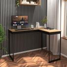Mesa de Canto em L Industrial Tampo Madeira Estrutura Preta para Aproveitar Melhor Espaços Compactos Mesa de Canto em L Industrial Tampo Madeira Estrutura Preta para Aproveitar Melhor Espaços Compactos