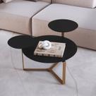 Mesa de Centro Três Tampos Chanfrado Orgânica Pé Metal Complementos Preto Nero/Dourado