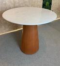 Mesa de Jantar Cone 70 cm Base Madeira Natural Mogno e Tampo Mármore Branco Extra