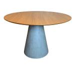 Mesa de Jantar Cone Cimento Rústico 140 cm Tampo Freijó