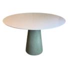 Mesa de Jantar Cone Redonda 120 cm Base Cimento Queimado Tampo Laqueado