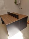 Mesa plataforma 40 mm cor nogal com preto.