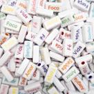 Miçanga Frases Passante Plaquinha Palavras Branca Letra Colorida 8x15mm 10un 8g
