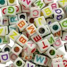 Miçangas de Letras Coloridas Dado Branco Letrinhas Entremeio 600pçs Para Fazer Pulseira Colar Biju Miçangas de Letras Coloridas Dado Branco Letrinhas Entremeio 600pçs Para Fazer Pulseira Colar Biju