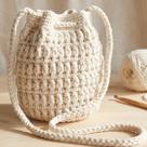 Mini Bolsa Artesanal Blogueira Cor:Off