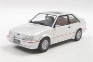 Miniatura 1/24 Ford Escort XR3 1992 Branco California Toys