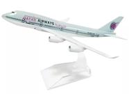Miniatura Boeing 747-400 Qatar Airways - 16 cm