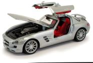 Miniatura Carro Mercedes Benz SLS AMG - Prata - 1:18 - Maisto