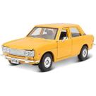 Miniatura Carro Nissan Datsun 510 1971 1/24 Amarelo Maisto 31518
