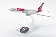 Miniatura de avião boeing 777 tam em metal - 1:400