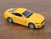 Miniatura Ford Mustang GT 2015 RMZ 1/38 Metal e Fricção Amarelo Fosco Miniatura Ford Mustang GT 2015 RMZ 1/38 Metal e Fricção Amarelo Fosco