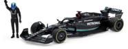Miniatura Fórmula 1 Mercedes Benz W14 E c/ Figura - 44 Lewis Hamilton 63 George Russel (2023) 1:24 - Burago