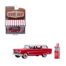 Miniatura greenlight 1955 chevrolet two-ten townsman with vintage gas pump