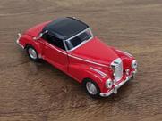 Miniatura Mercedes Benz 300 S 1955 Welly 1/36 Metal e Fricção Vermelha
