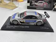 Miniatura Mercedes C-class 2004 C. Albers 1:43 Minichamps Prateado