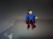 Miniatura playmobil kinder ovo dc comics - superman