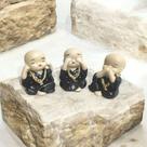 Miniatura Trio Buda Sabios Cego Mudo e Surdo Porcelana Preto - Decore Casa