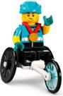 Minifigura LEGO Wheelchair Racer Series 22 com 5 cm de altura