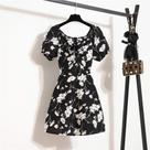 Minivestido Feminino de Verão - Estampa Floral, Chiffon Plissado, Manga Bufante Minivestido Feminino de Verão - Estampa Floral, Chiffon Plissado, Manga Bufante