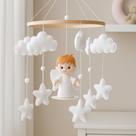 Móbile de Berço com Anjinho em Feltro Branco Estrelas e Nuvens Decorativas para Quarto de Bebê
