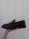 Mocassim couro fivela metal