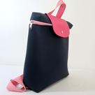 Mochila azul e rosa em material sintético maria adna