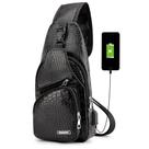 Mochila Sling Bag Peicees Leather Sling para homens com porta USB