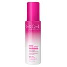 Modelo de spray de configuração de primer de maquiagem em um frasco de 100mL