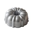 Molde Bundt Original Nordic Ware de aluminio fundido plateado para 12 tazas