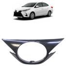 Moldura Emblema Grade Central Yaris 2024 Preto Acabamento Liso