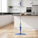 Mop Spray Esfregão com Reservatório Rodo Mágico Microfibra Gatilho Cabo Inox Limpeza Rápida Pisos Vidros Porcelanato Com Escova
