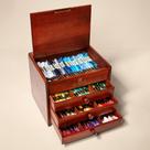 Móvel de Madeira Vintage com as 120 Cores da Linha DMC Mouliné Spécial