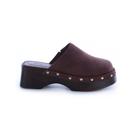 Mule Clog Tachas Maby Camurça Marrom