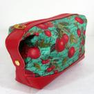 Necessaire em tecido e material sintetico maria adna