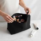 Necessaire Triangular em Nylon 600 - A=11,5cm X L=25,5cm X P=7,5cm